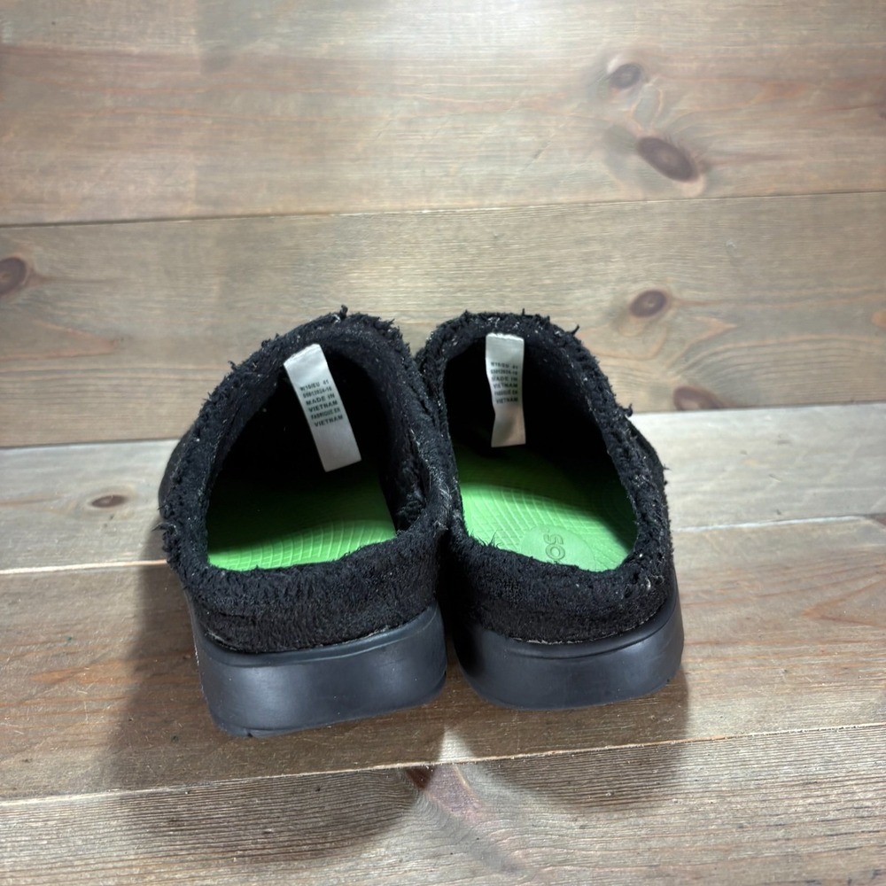 OOFOS OOcoozie Womens size 10 shoes Black Fuzzy Slip On Recovery clogs - Picture 4 of 9